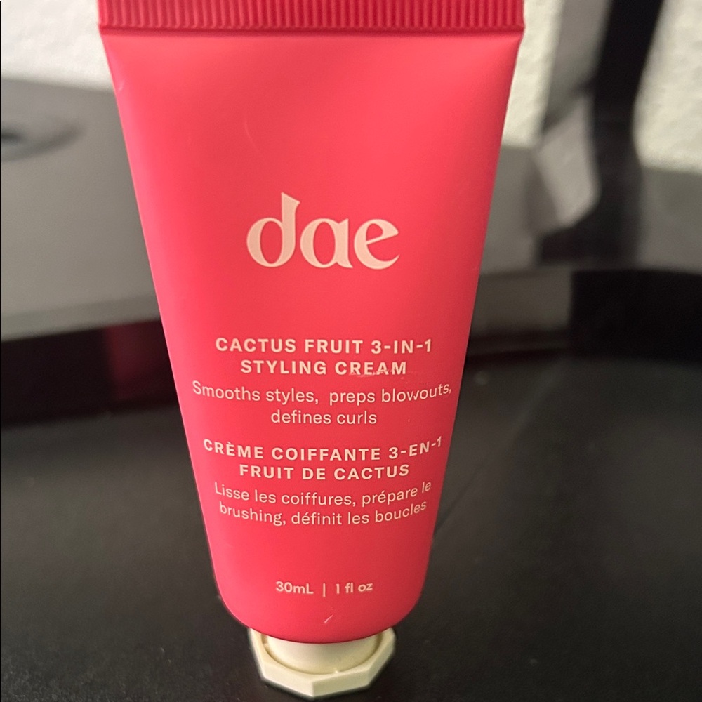 Dae Cactus Fruit 3-in-1 Styling Cream - Pink - Picture 2 of 3